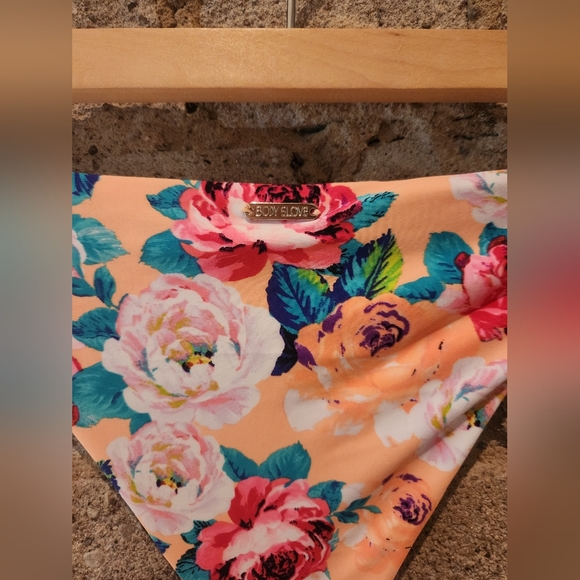 Body Glove bikini swim suit. Orange & Floral print - Picture 3 of 7